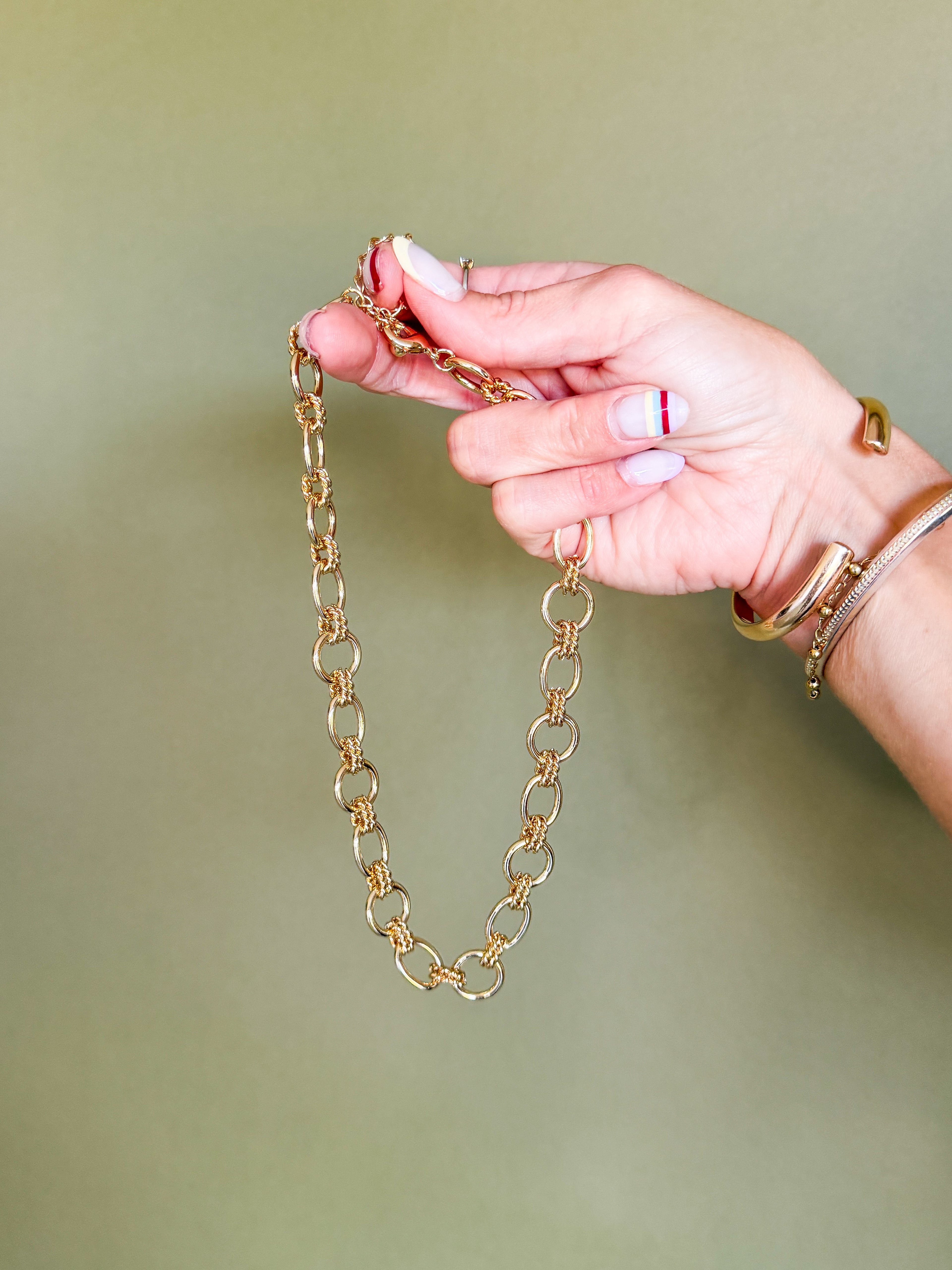 Circle Link Chain Link Necklace Featuring Layered Twisted Links